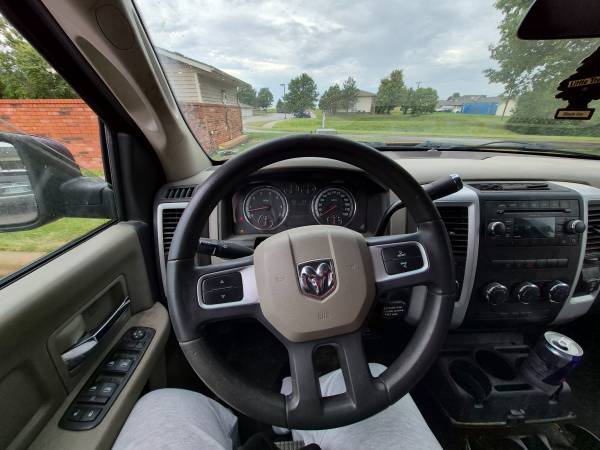 2009 Dodge RAM 1500 ST 4x2 Quad Cab 140 in. WB Automatic — photo 3