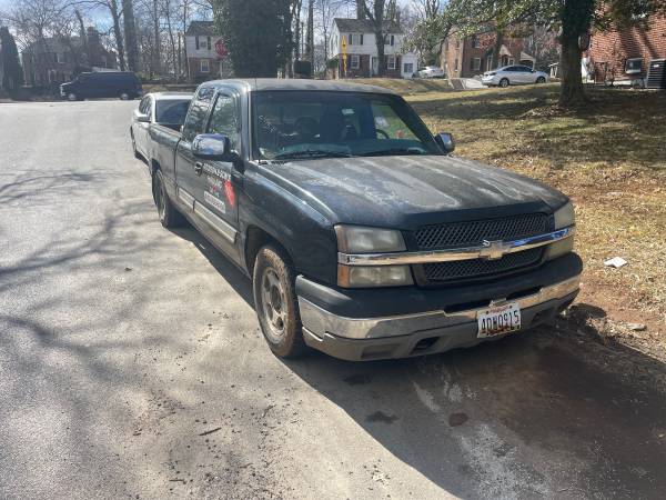2004 Chevrolet Silverado 1500 Base 4x4 Regular Cab 8 ft. box 133 in. WB Manual — photo 2