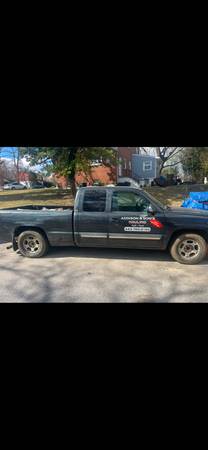 2004 Chevrolet Silverado 1500 Base 4x4 Regular Cab 8 ft. box 133 in. WB Manual — photo 1