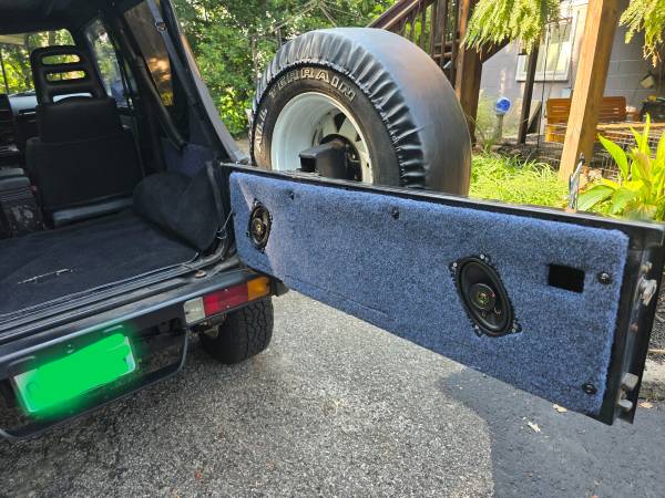 1990 Suzuki Samurai Base 2dr JL 4WD SUV — photo 7