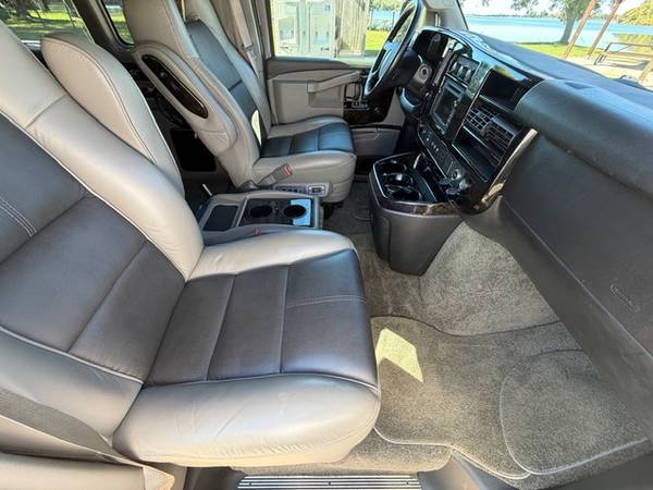 2019 GMC Savana 2500 Work Van — photo 9