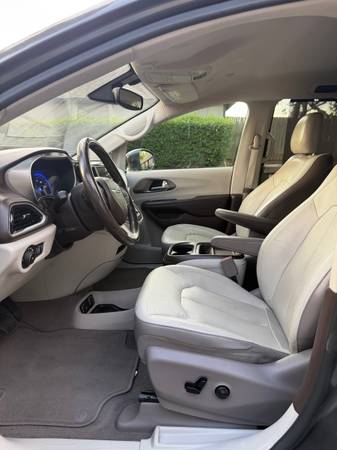 2019 Chrysler Pacifica Touring L Plus Front-wheel Drive Passenger Van Automatic — photo 10