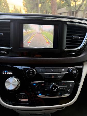 2019 Chrysler Pacifica Touring L Plus Front-wheel Drive Passenger Van Automatic — photo 7