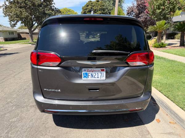 2019 Chrysler Pacifica Touring L Plus Front-wheel Drive Passenger Van Automatic — photo 5