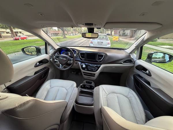 2019 Chrysler Pacifica Touring L Plus Front-wheel Drive Passenger Van Automatic — photo 11