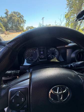 2017 Toyota Tacoma SR 4x4 Access Cab 127.4 in. WB Manual — photo 9