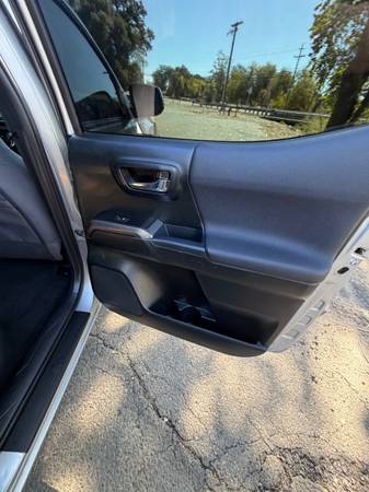 2017 Toyota Tacoma SR 4x4 Access Cab 127.4 in. WB Manual — photo 8