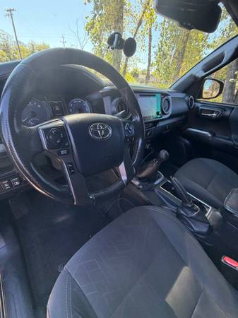 2017 Toyota Tacoma SR 4x4 Access Cab 127.4 in. WB Manual — photo 10