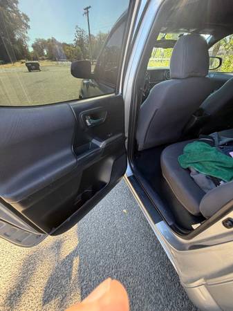 2017 Toyota Tacoma SR 4x4 Access Cab 127.4 in. WB Manual — photo 7