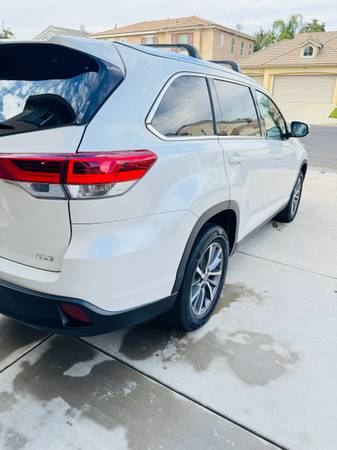 2019 Toyota Highlander SE — photo 5
