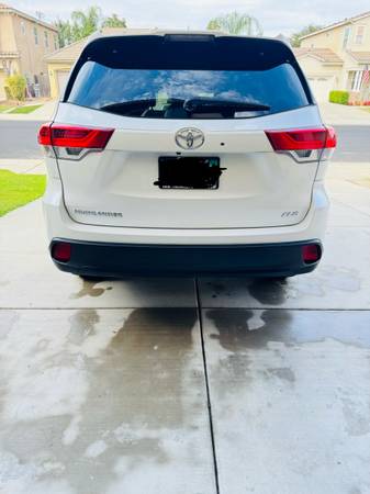 2019 Toyota Highlander SE — photo 3