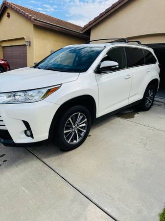2019 Toyota Highlander SE — photo 2