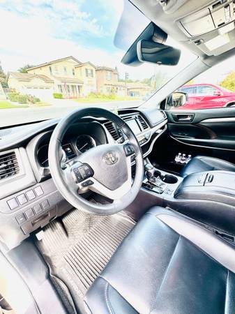 2019 Toyota Highlander SE — photo 8