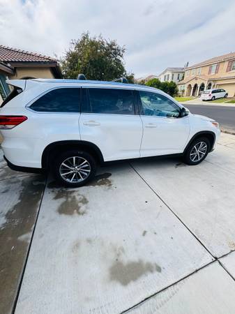 2019 Toyota Highlander SE — photo 4