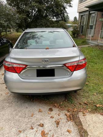 2015 Toyota Camry SE — photo 5