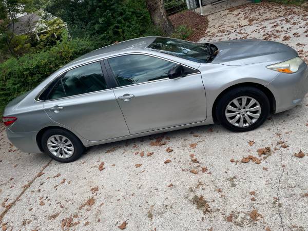 2015 Toyota Camry SE — photo 2