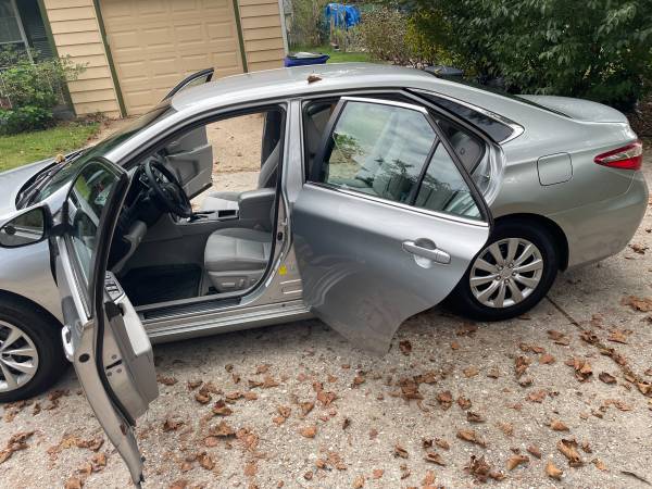 2015 Toyota Camry SE — photo 3