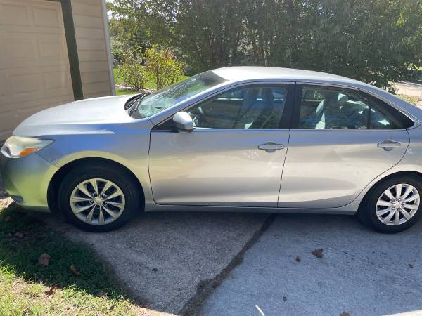 2015 Toyota Camry SE — photo 9