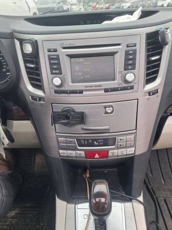 2014 Subaru Legacy 2.5i Limited 4dr All-wheel Drive Sedan CVT — photo 12