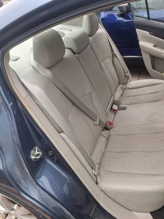 2014 Subaru Legacy 2.5i Limited 4dr All-wheel Drive Sedan CVT — photo 10