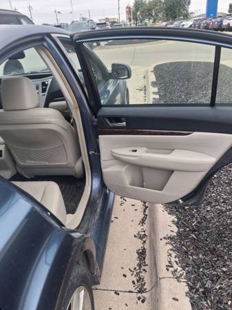 2014 Subaru Legacy 2.5i Limited 4dr All-wheel Drive Sedan CVT — photo 8