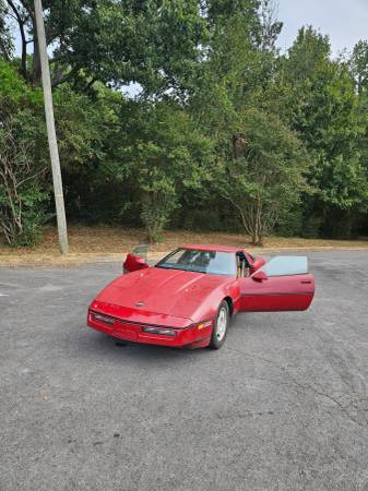 1984 Chevrolet Corvette Base 2dr Hatchback — photo 2