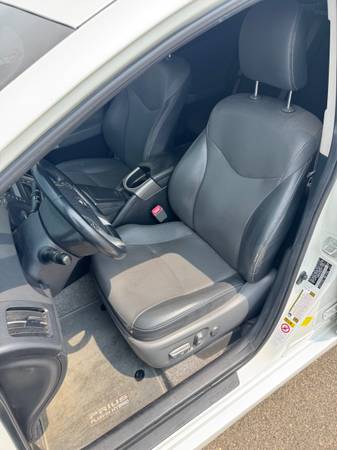 2013 Toyota Prius Two 5dr Hatchback CVT — photo 12