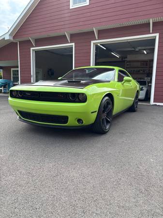2015 Dodge Challenger SXT Plus or R/T Plus Rear-wheel Drive Coupe Automatic — photo 2