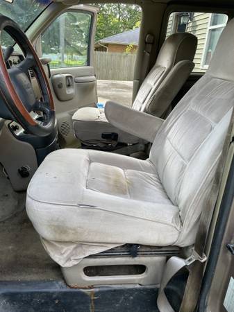1998 GMC Savana G15 — photo 6