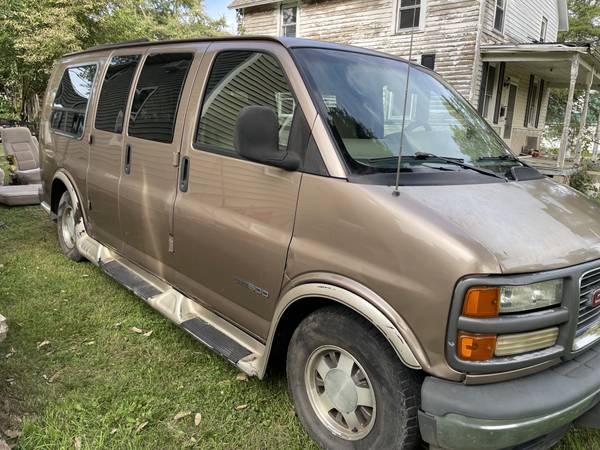 1998 GMC Savana G15 — photo 1