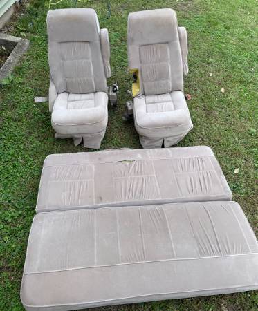 1998 GMC Savana G15 — photo 11
