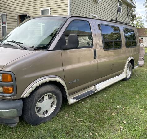 1998 GMC Savana G15 — photo 3
