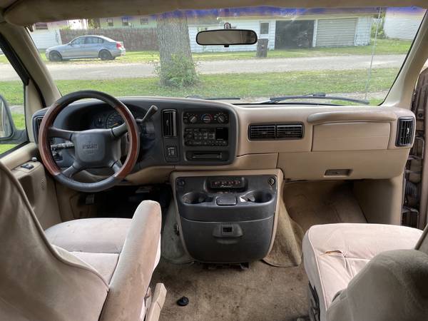 1998 GMC Savana G15 — photo 10