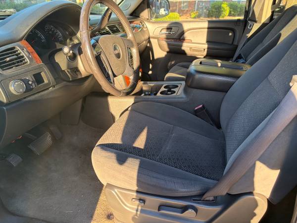 2008 GMC Yukon SLE 4x4 Automatic — photo 7