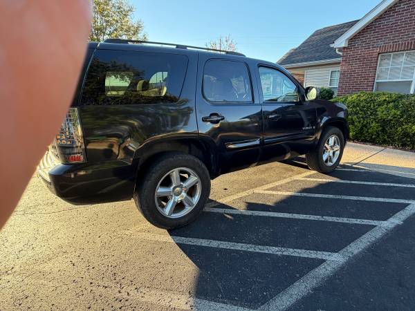 2008 GMC Yukon SLE 4x4 Automatic — photo 2