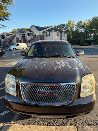 2008 GMC Yukon SLE 4x4 Automatic — photo 4