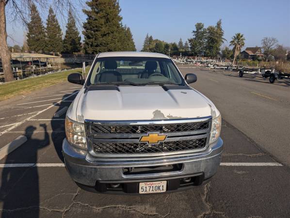 2013 Chevrolet Suburban 2500 LT 4x4 Automatic — photo 4