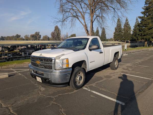 2013 Chevrolet Suburban 2500 LT 4x4 Automatic — photo 3