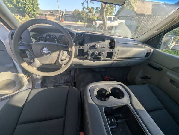 2013 Chevrolet Suburban 2500 LT 4x4 Automatic — photo 7