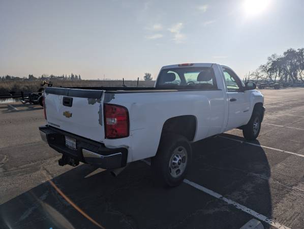 2013 Chevrolet Suburban 2500 LT 4x4 Automatic — photo 6