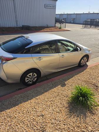 2017 Toyota Prius One 5dr Hatchback CVT — photo 3