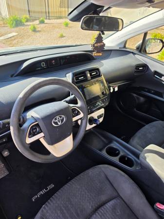 2017 Toyota Prius One 5dr Hatchback CVT — photo 6