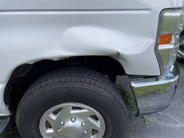 2011 Ford E 350 Super Duty XLT Wagon Automatic — photo 8
