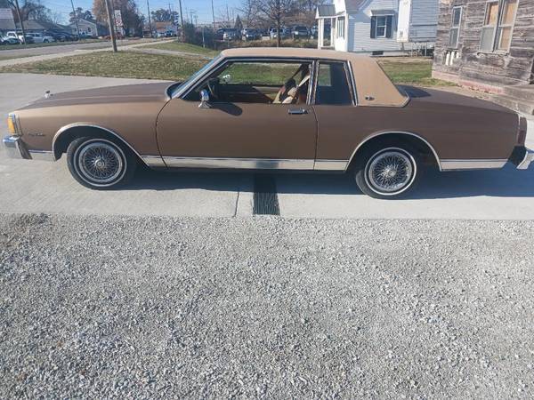 1982 Chevrolet Caprice Classic 4dr Sedan — photo 2
