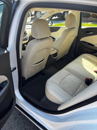 2019 Chevrolet Malibu Premier 4dr Sedan Automatic — photo 3