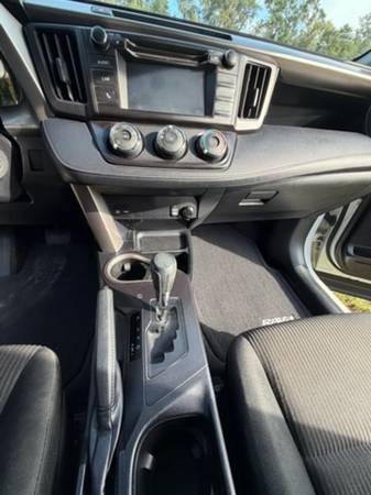 2018 Toyota Rav4 LE 4dr Front-wheel Drive Automatic — photo 12