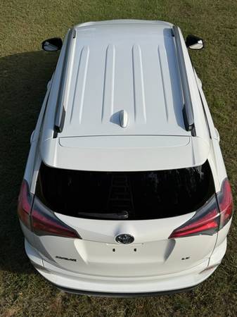 2018 Toyota Rav4 LE 4dr Front-wheel Drive Automatic — photo 4