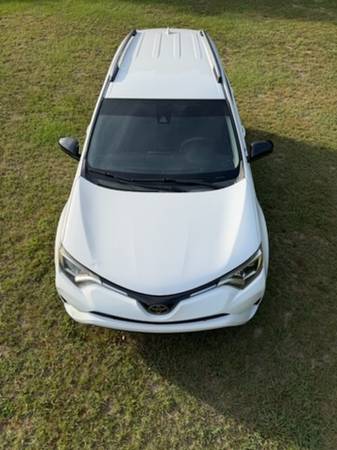 2018 Toyota Rav4 LE 4dr Front-wheel Drive Automatic — photo 1