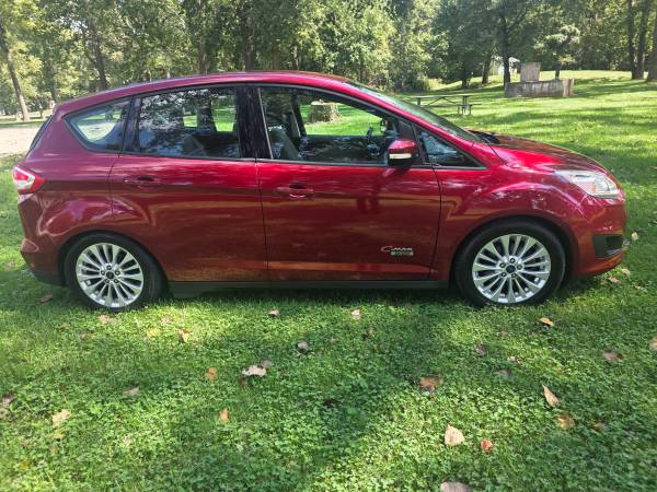 2017 Ford C MAX Hybrid SE 4dr Hatchback CVT — photo 2