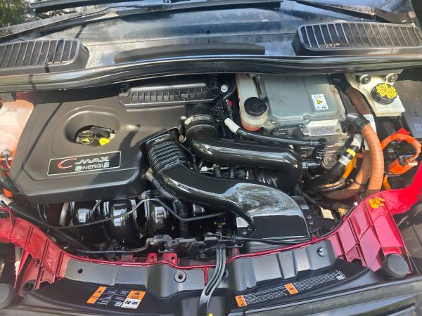 2017 Ford C MAX Hybrid SE 4dr Hatchback CVT — photo 11